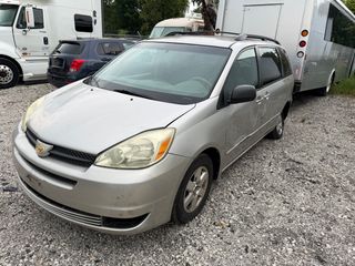 2004 Toyota Sienna LE - Exterior Front Left Corner Image